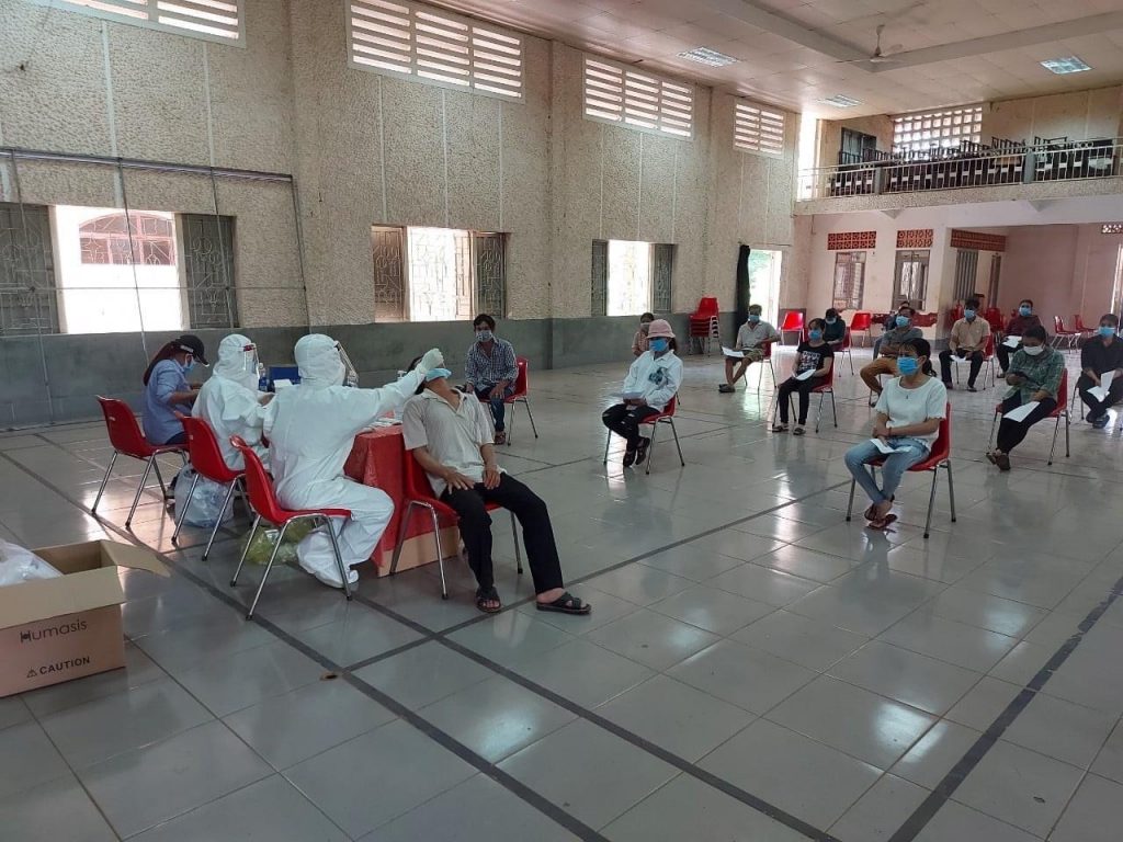 TCT phối hợp với Bệnh viện đa khoa Cao su Đồng Nai test nhanh Covid – 19 cho NLĐ trong những ngày gần đây